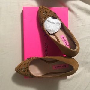 Betsey Johnson cognac Wedges